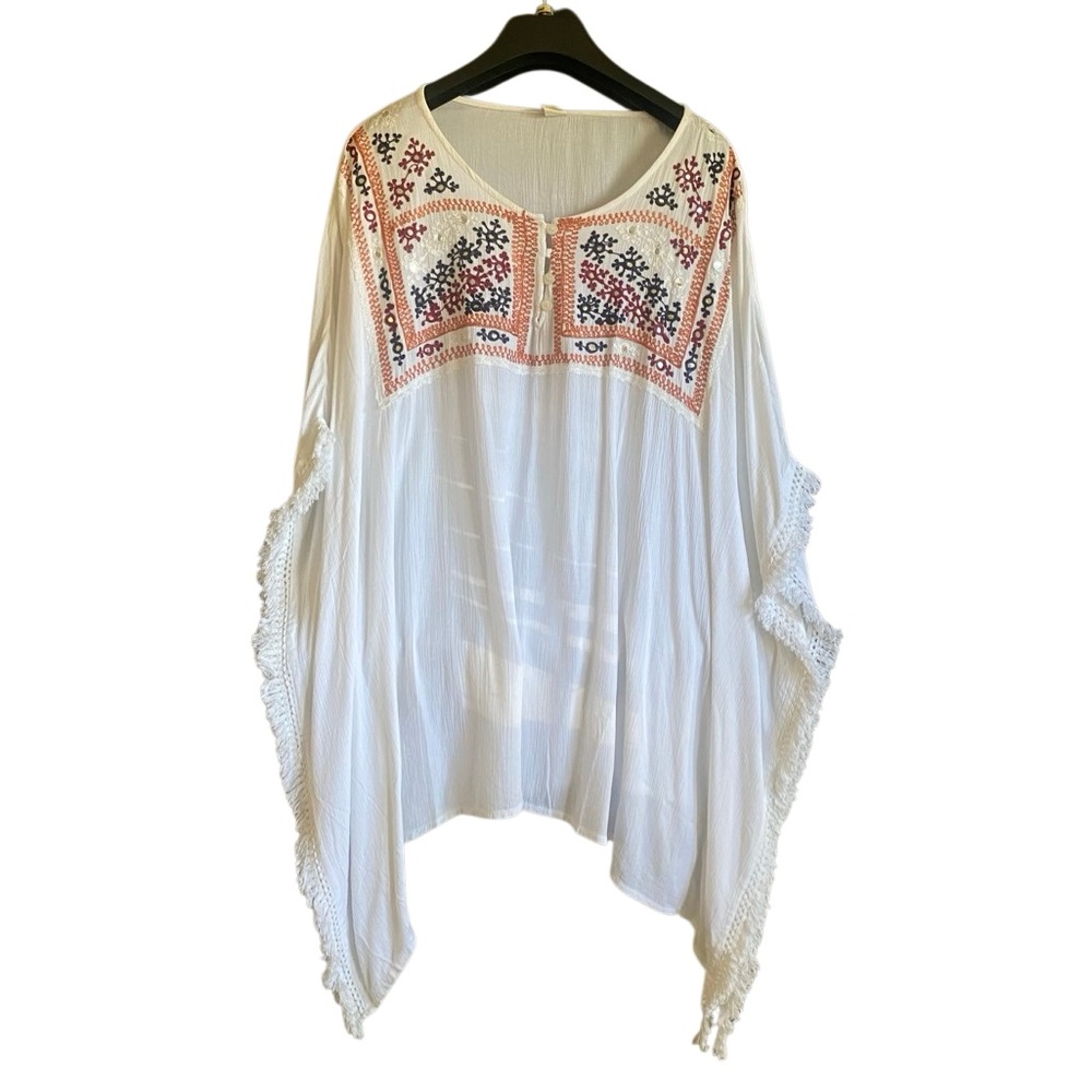 NWOT Rivera Sun White Embroidered Pancho Style Tunic. Size Large